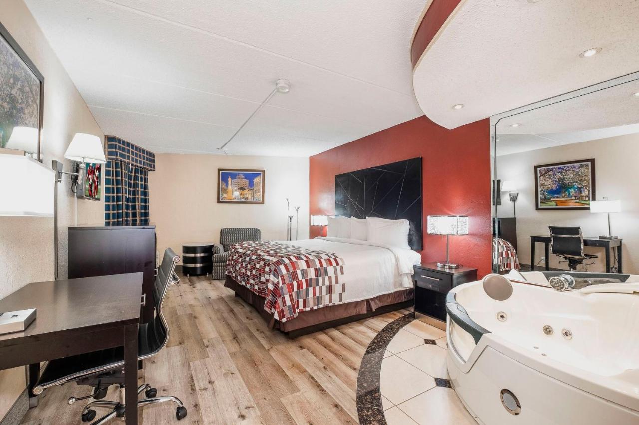 Red Roof Inn & Suites Мейкън Екстериор снимка