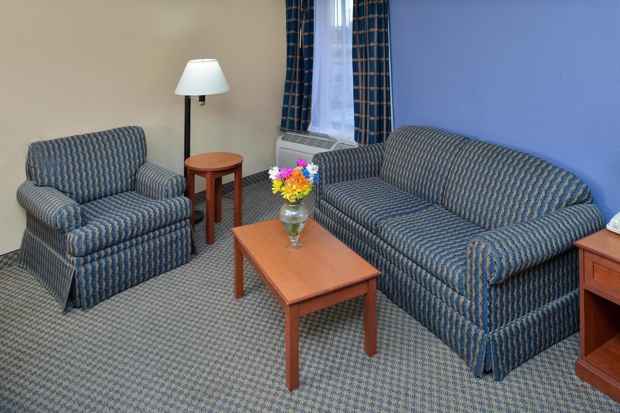 Red Roof Inn & Suites Мейкън Екстериор снимка
