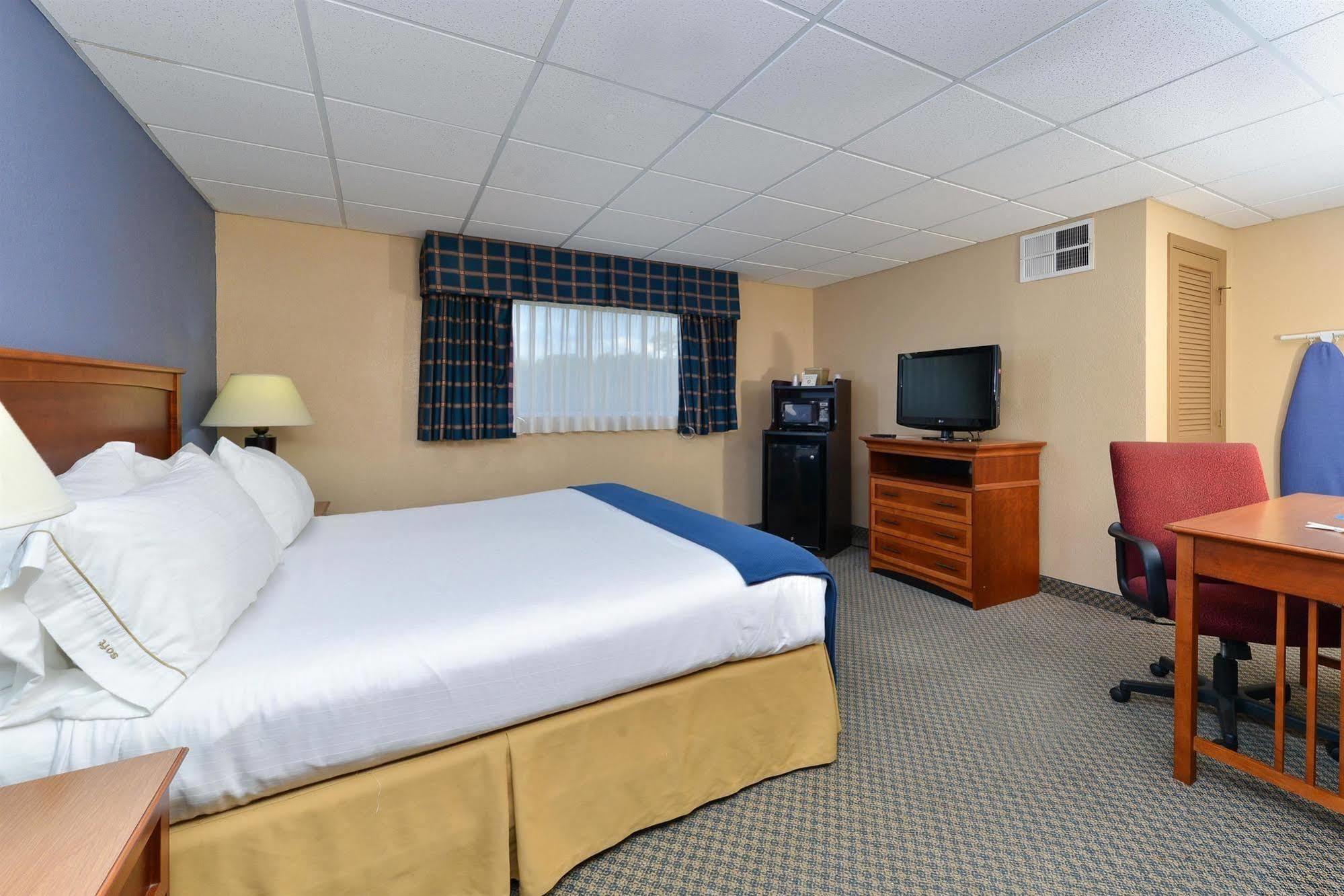 Red Roof Inn & Suites Мейкън Екстериор снимка