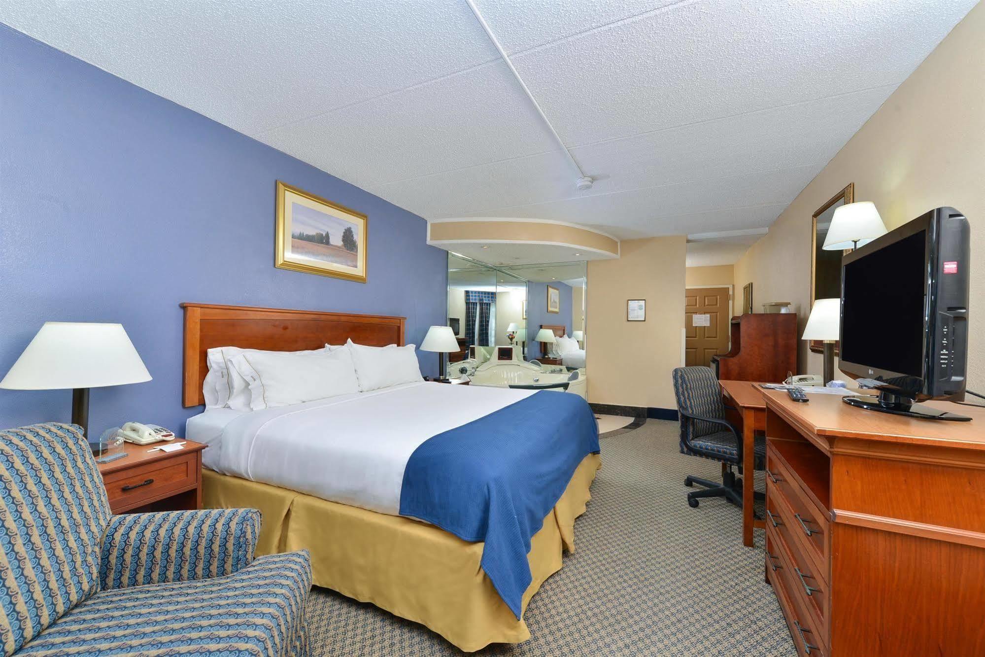 Red Roof Inn & Suites Мейкън Екстериор снимка